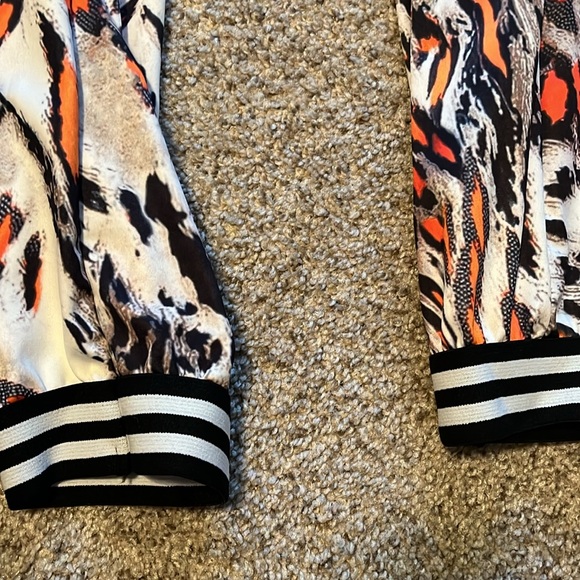 New High Quality Tiger Print Jumpsuit Juniors’ Size L (Never Worn) - Picture 6 of 6